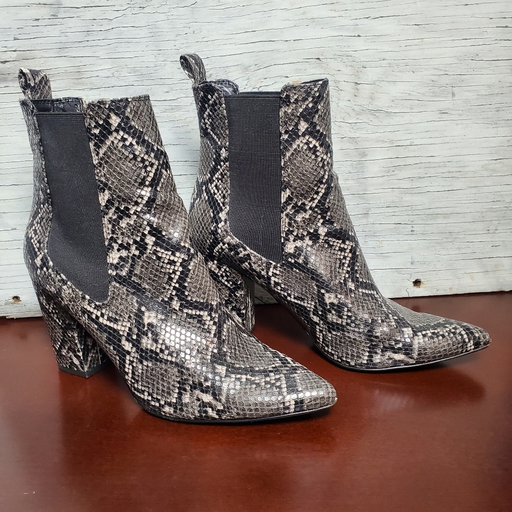 Steve Madden "Subtle" Snake Pointed Toe Chelsea A… - image 1